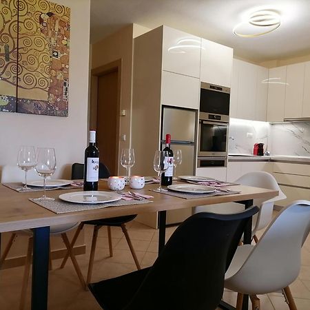 Bella Casa Lejlighed Néa Péramos Eksteriør billede